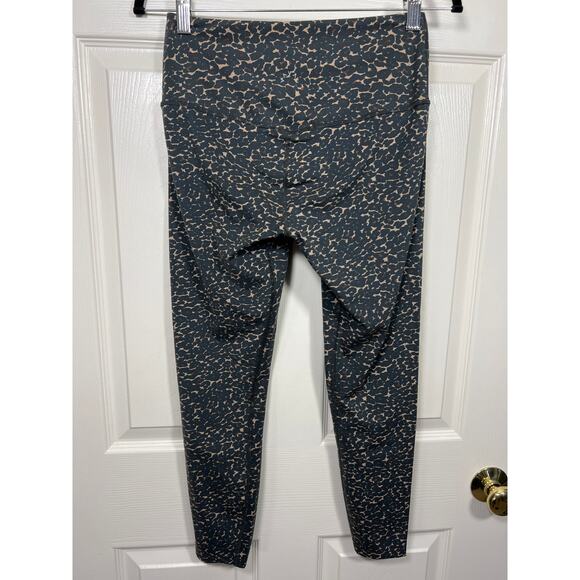 Varley Lets Move High Waist Legging Cluster Leopard Animal Print Medium Travel - Picture 4 of 10